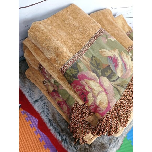 Raymond Waites Studio Vintage‎ Towel Set With Floral & Tassel Trim - Picture 2 of 8